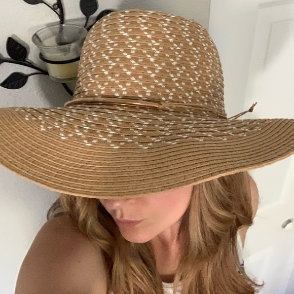 Accessories - Floppy Round Hat
